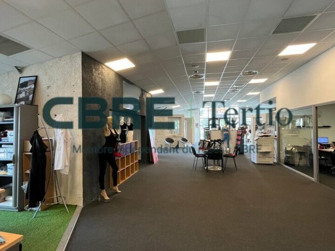 LOCAL COMMERCIAL AVEC DÉPÔT – BAIL DEROGATOIRE / RN10 VEIGNE