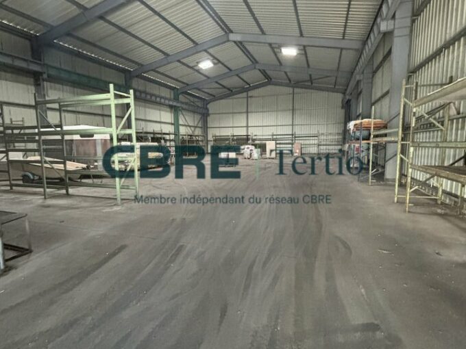 LA RICHE / LOCAL D&rsquo;ACTIVITE – ENTREPOT à louer