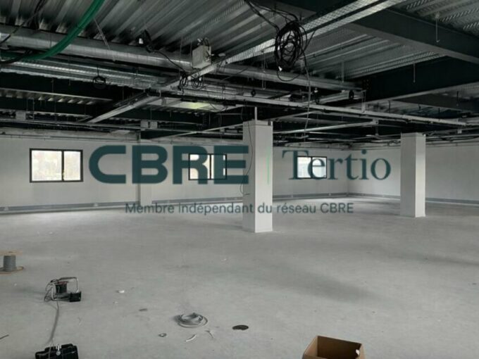 PLATEAU DE BUREAU NEUF – 15 MIN DE TOURS