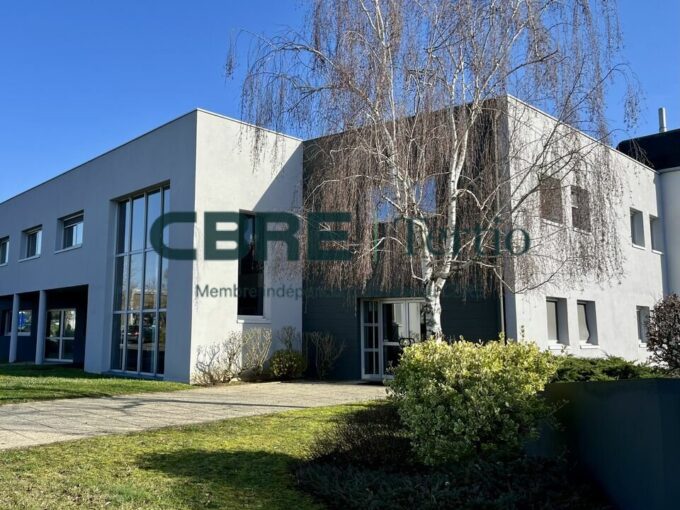 ESPACE SHOWROOM ET BUREAUX – SAINT CYR SUR LOIRE