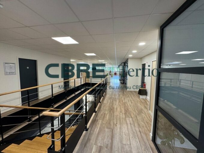 Bureaux Showroom avec stockage – Tours Nord