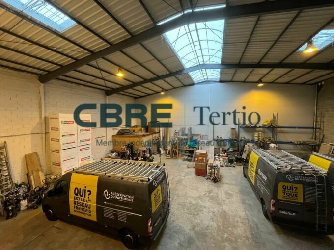 LOCAUX D&rsquo;ACTIVITES 580M² / JOUE-LES-TOURS