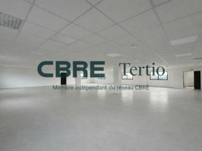 PLATEAU DE BUREAU NEUF – 15 MIN DE TOURS