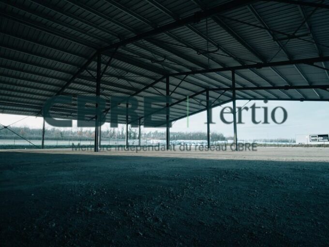 LOCAUX D&rsquo;ACTIVITÉS 300m² / SUBLAINES