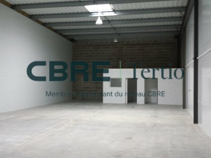 Local d&rsquo;activité de 250m² à Ballan Miré
