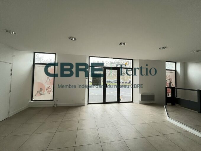 LOCAL COMMERCIAL – Belle visibilité