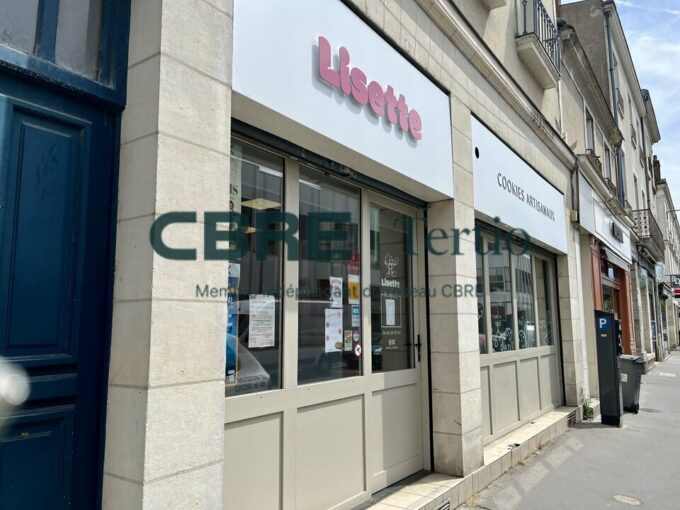 A LOUER – Place des Halles