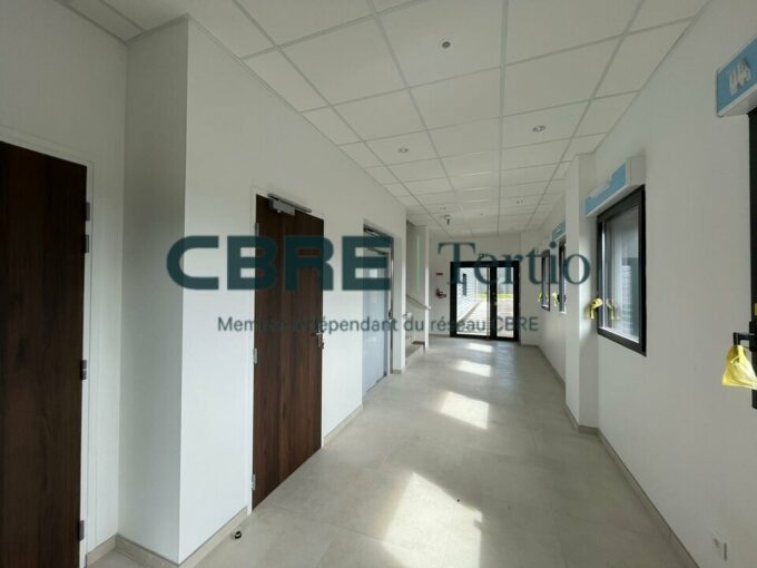 PLATEAU DE BUREAU NEUF – 15 MIN DE TOURS