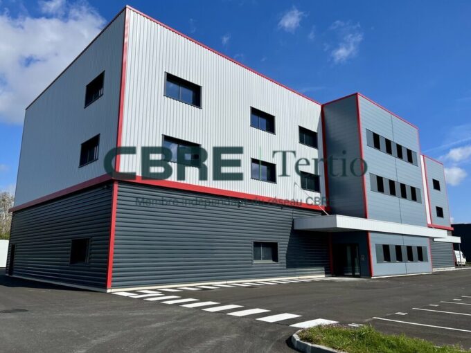 LOCAL D&rsquo;ACTIVITE NEUF AVEC BUREAUX