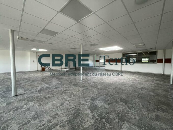 BUREAUX 298M² PRESTATIONS DE QUALITÉ / LA VILLE AUX DAMES