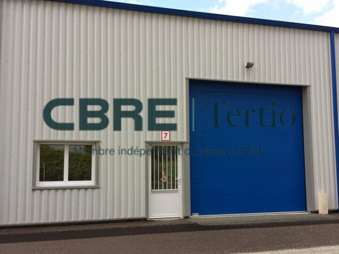 Local d&rsquo;activité de 250m² à Ballan Miré