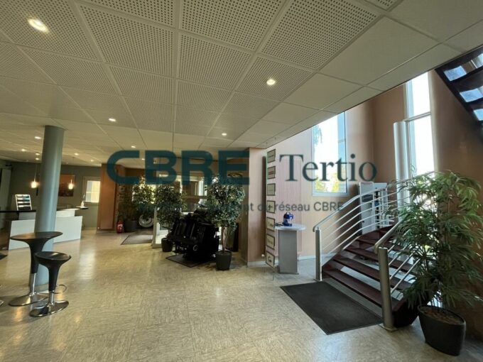 ESPACE SHOWROOM ET BUREAUX – SAINT CYR SUR LOIRE