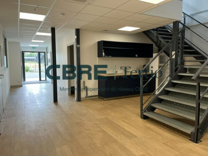 BUREAUX 298M² PRESTATIONS DE QUALITÉ / LA VILLE AUX DAMES
