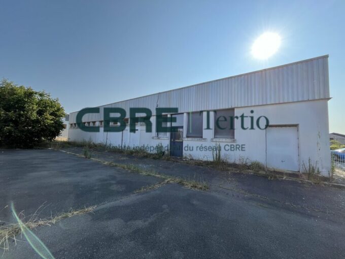 A VENDRE – ENTREPOT- TOURS NORD