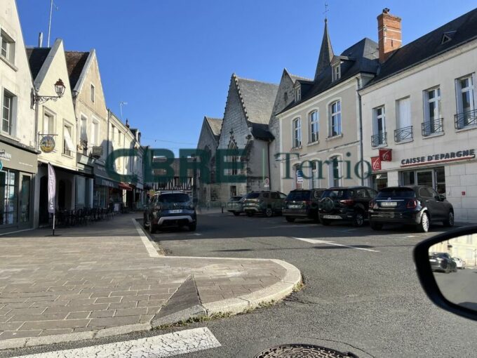 LOCAL NEUF A VENDRE – Centre bourg Bléré