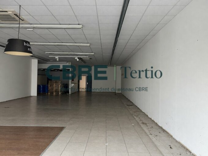 CHAMBRAY-LÈS-TOURS  Local d&rsquo;activité ou commerce d&rsquo;environ 388 M²